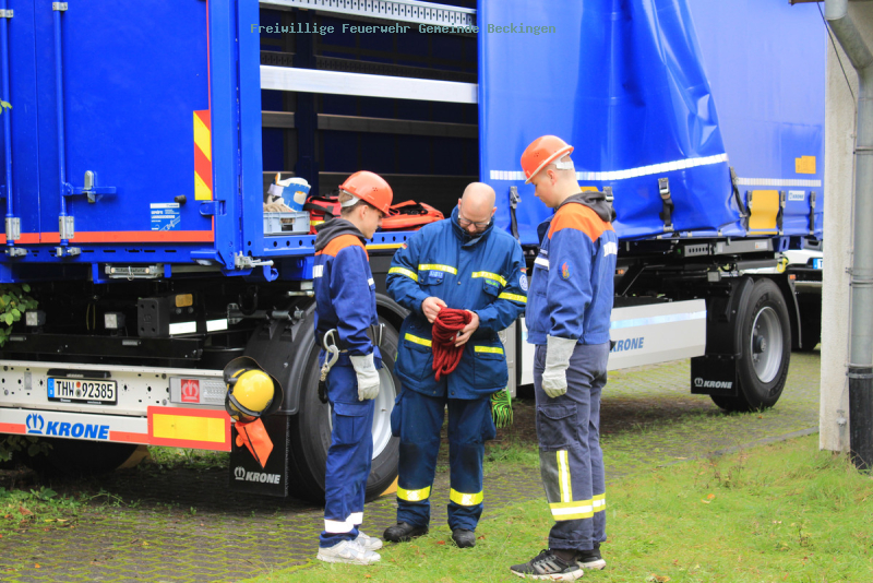 Rollentausch: Jugendfeuerwehr Haustadt und THW Jugend Beckingen üben gemeinsam