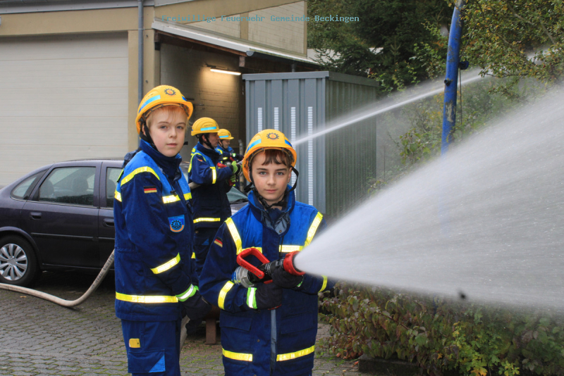 Rollentausch: Jugendfeuerwehr Haustadt und THW Jugend Beckingen üben gemeinsam