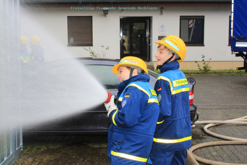Rollentausch: Jugendfeuerwehr Haustadt und THW Jugend Beckingen üben gemeinsam