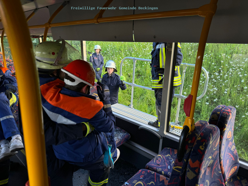 Einsatzübung Verkehrsunfall mit mehreren Personen