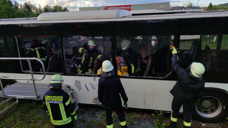 Einsatzübung Verkehrsunfall mit mehreren Personen