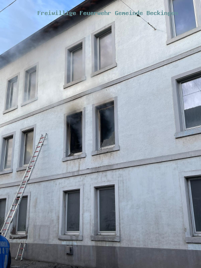 Rauchentwicklung aus Gebäude