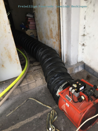 Rauchentwicklung aus Gebäude