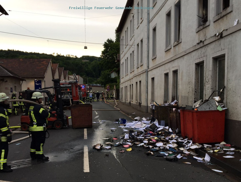 Rauchentwicklung aus Gebäude