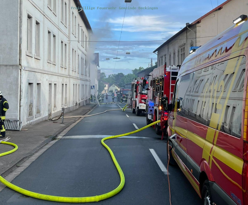 Rauchentwicklung aus Gebäude