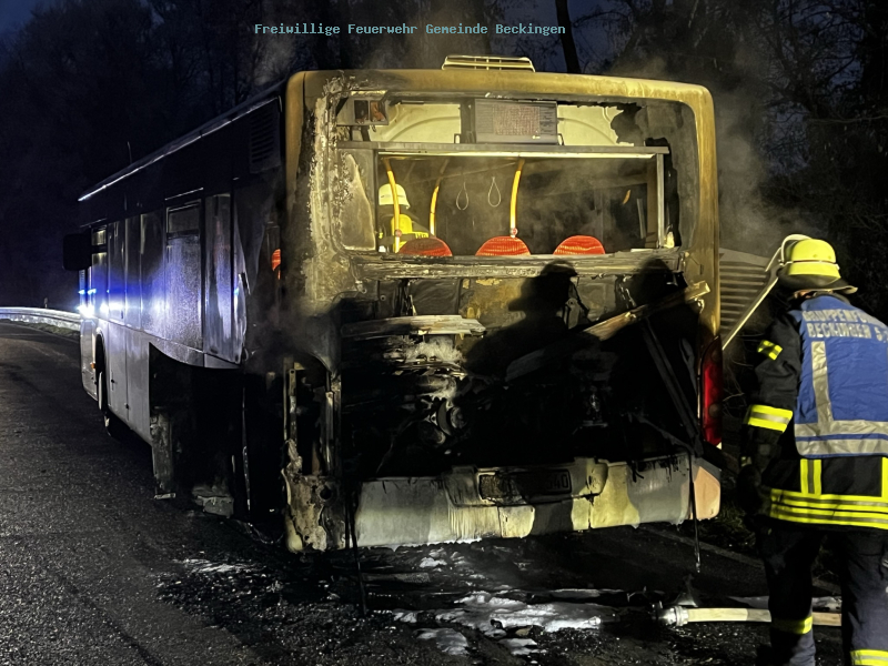Brennender Schulbus zwischen Honzrath und Merchingen