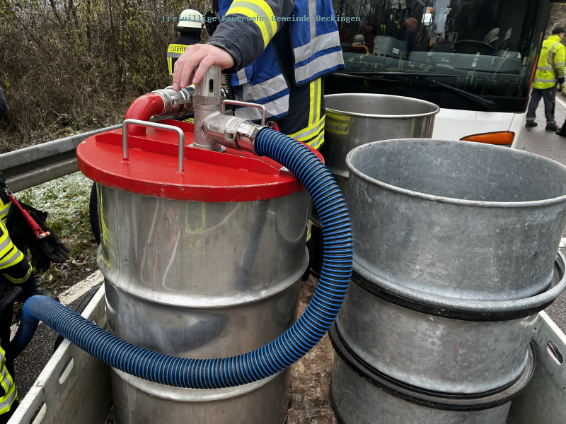 Brennender Schulbus zwischen Honzrath und Merchingen