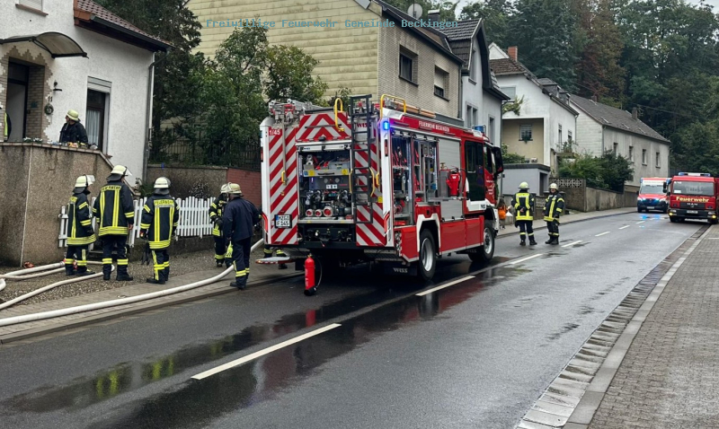 Rauchentwicklung aus Gebäude