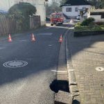 Unterspülte Straße in Oppen