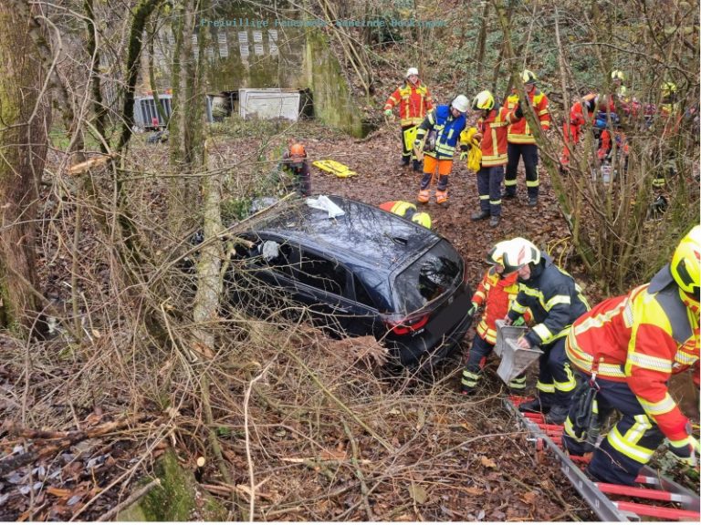 VU mit eingeklemmter Person(en)